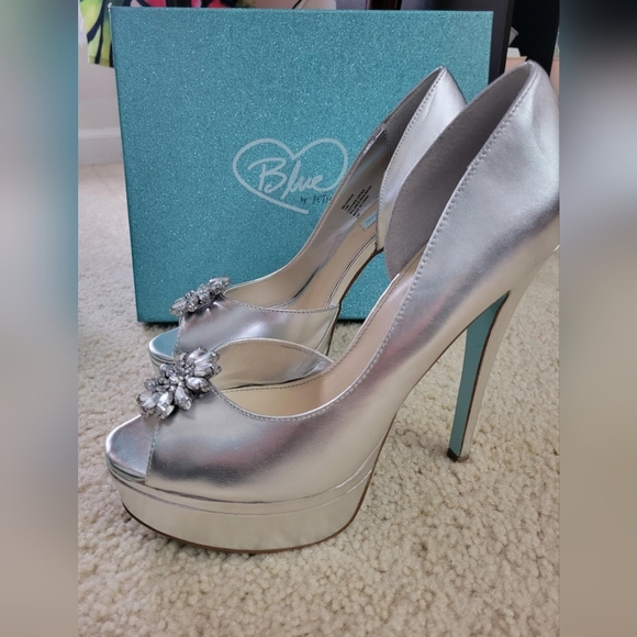 NIB Betsey Johnson Blue Wedding Honor Silver Metal Pumps Sz 10 - Picture 6 of 9